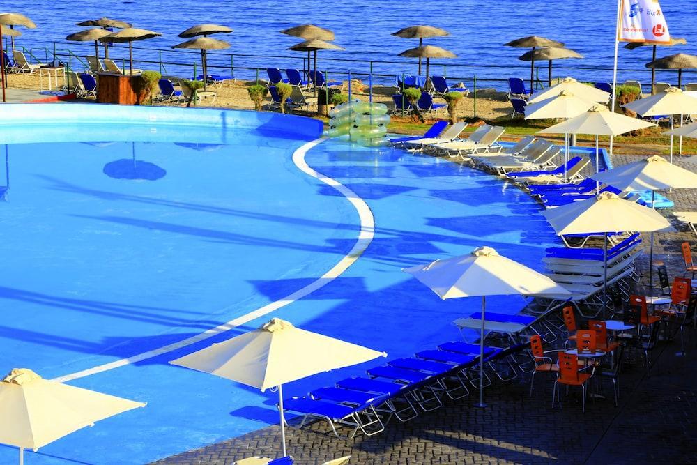 Aquis Marine Resort Tigkaki  Exterior photo