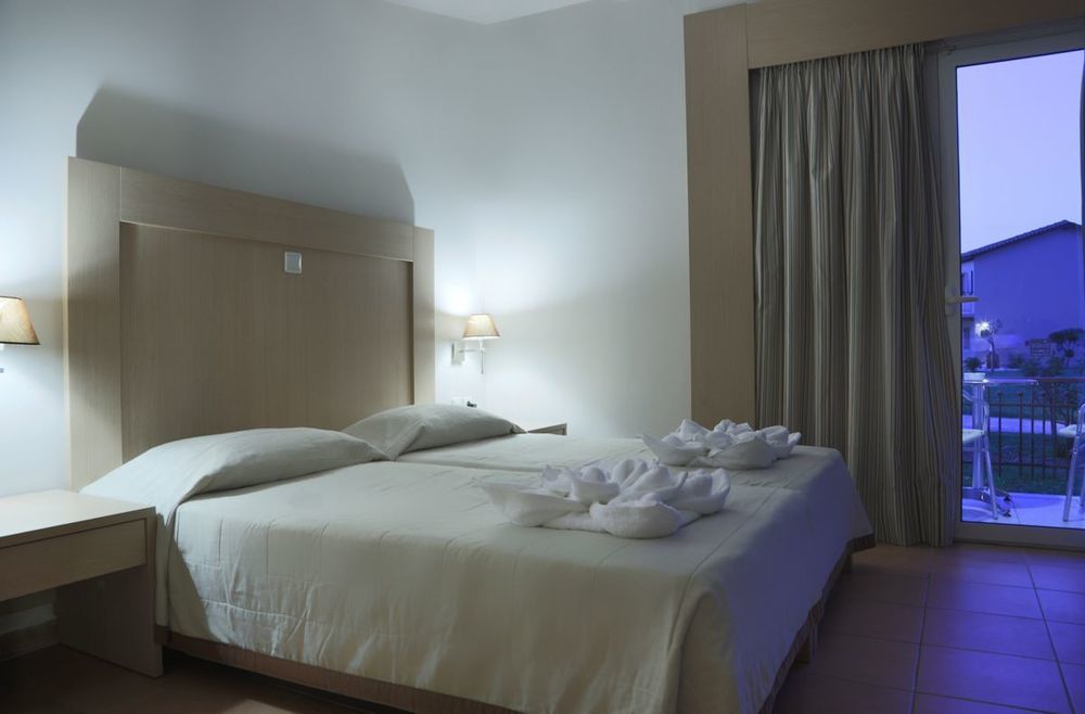 Aquis Marine Resort Tigkaki  Exterior photo