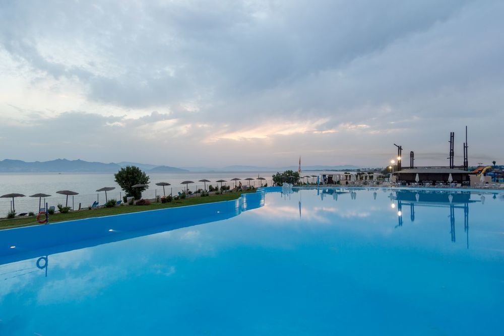 Aquis Marine Resort Tigkaki  Exterior photo