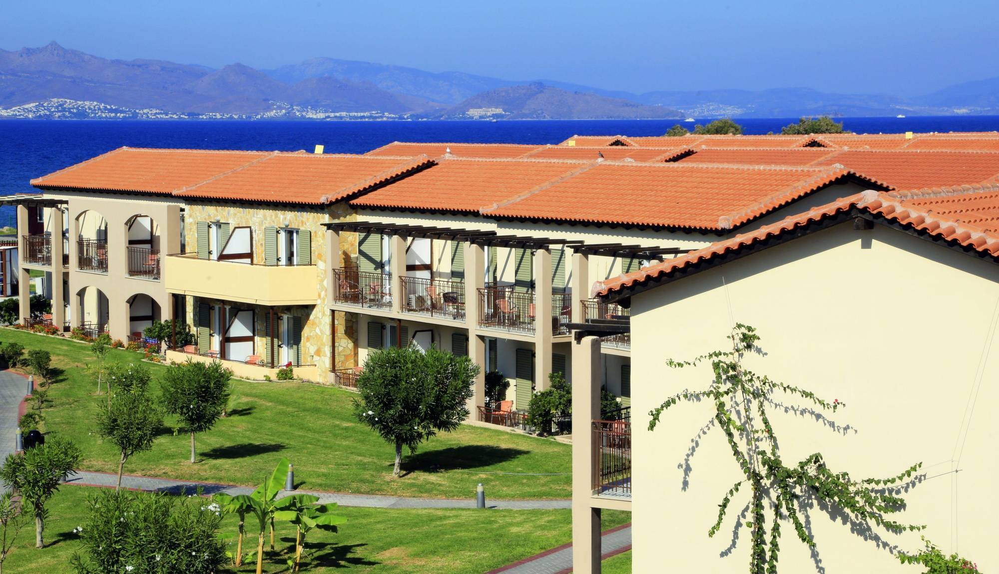 Aquis Marine Resort Tigkaki  Exterior photo