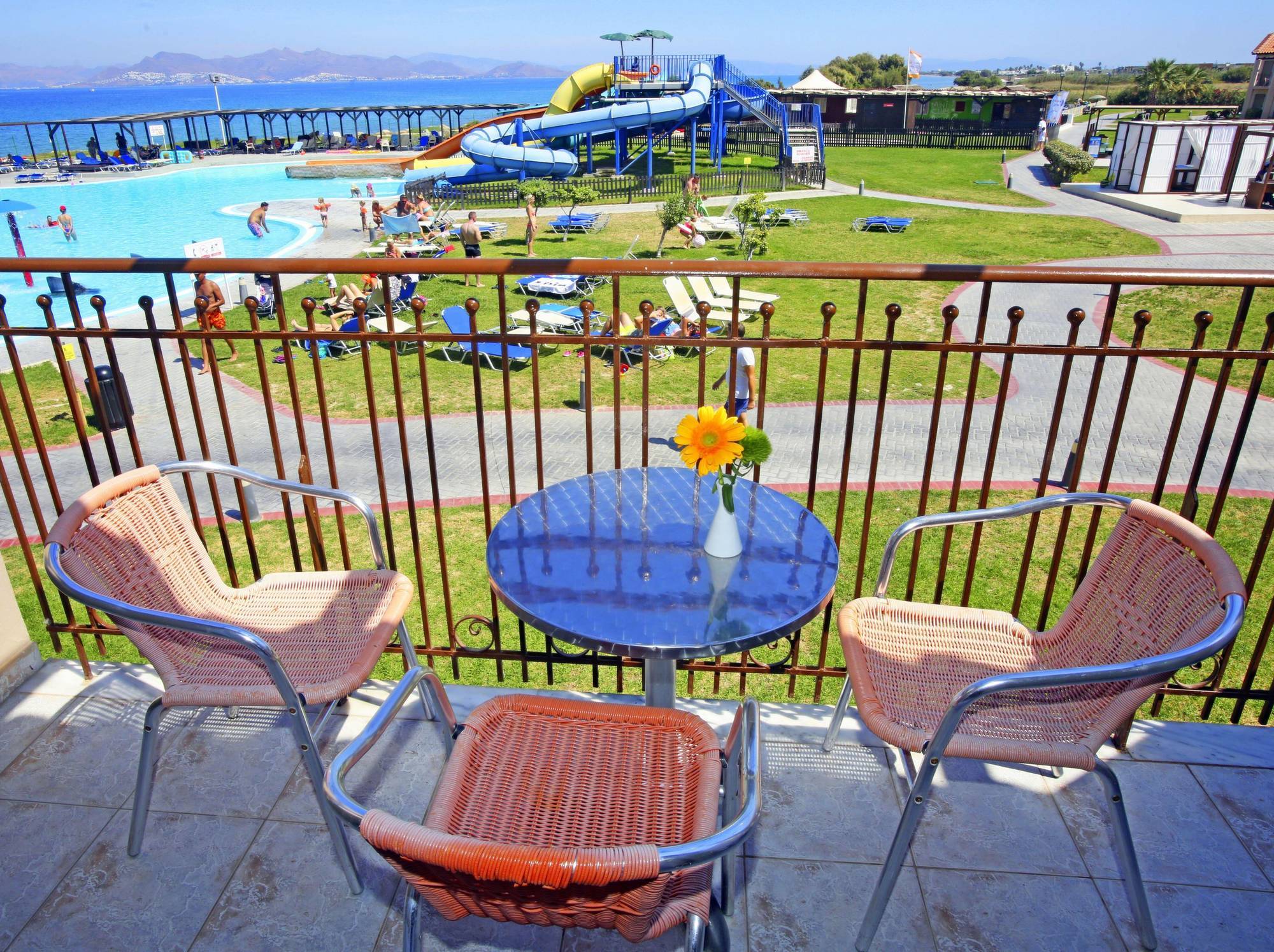 Aquis Marine Resort Tigkaki  Exterior photo